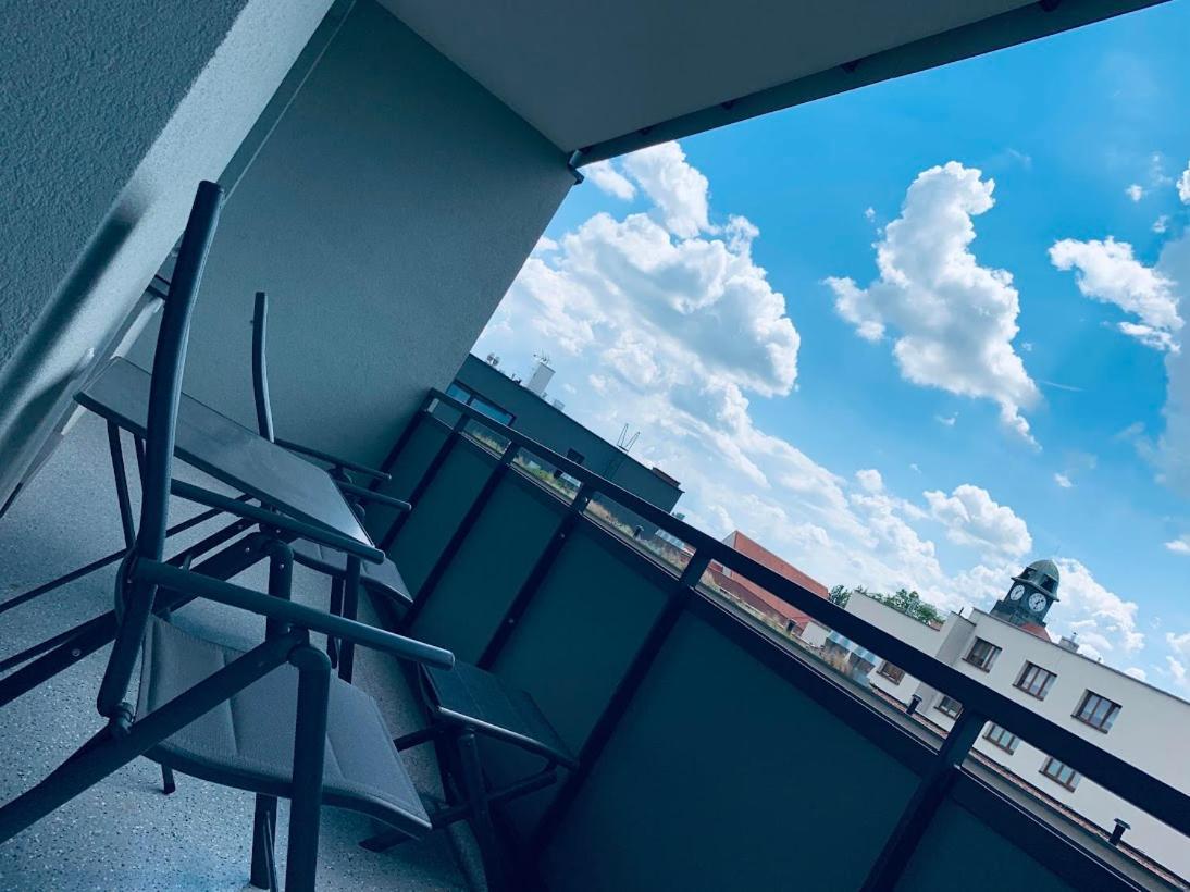 E1 Luxury Oldtown Apt - 2X Parking, Foodstore, Pcscreen, Netflix, Unlimited Music, Crib, Babychair, Fastwifi, Aircon Kosice Ngoại thất bức ảnh