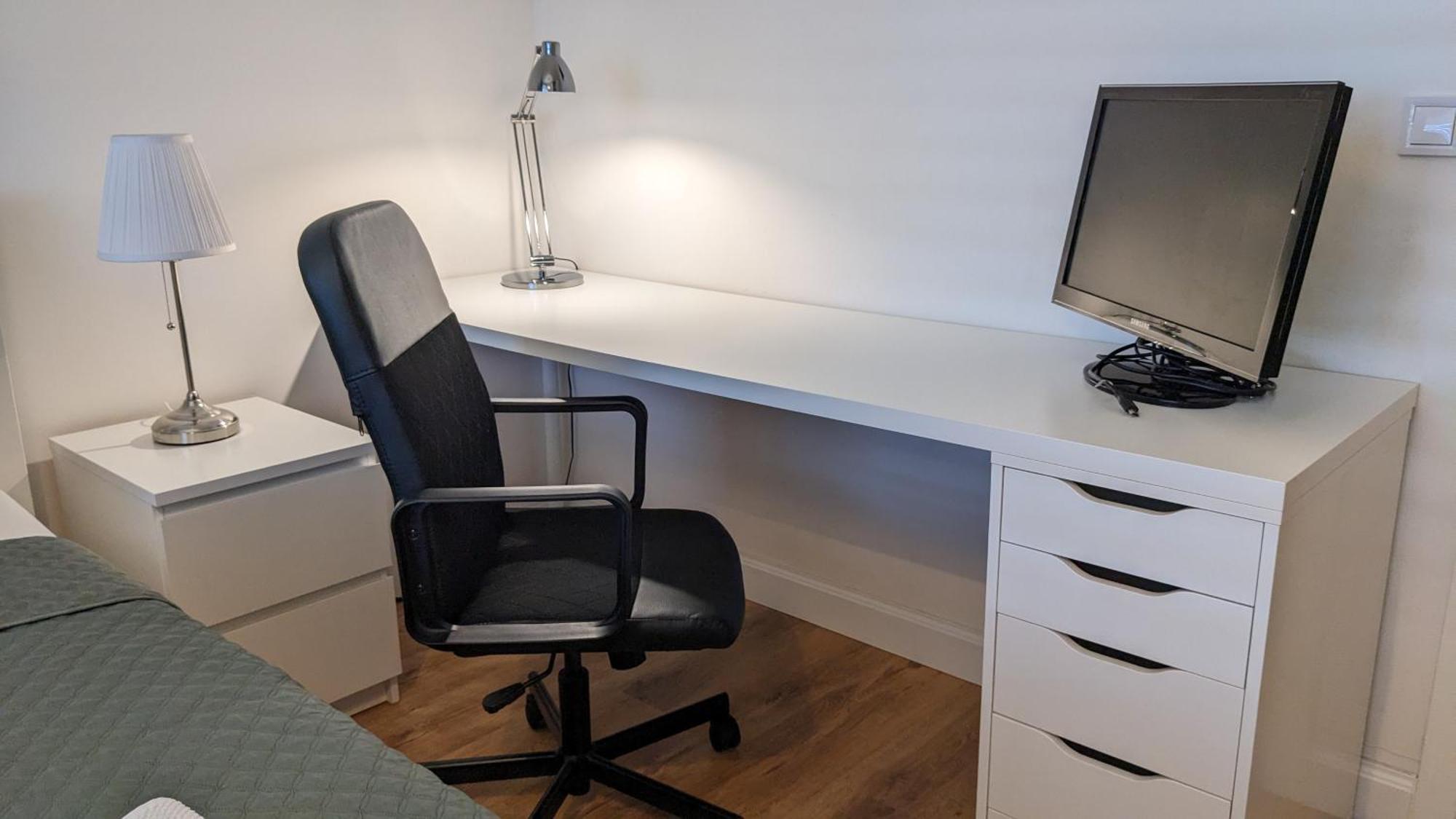 E1 Luxury Oldtown Apt - 2X Parking, Foodstore, Pcscreen, Netflix, Unlimited Music, Crib, Babychair, Fastwifi, Aircon Kosice Ngoại thất bức ảnh