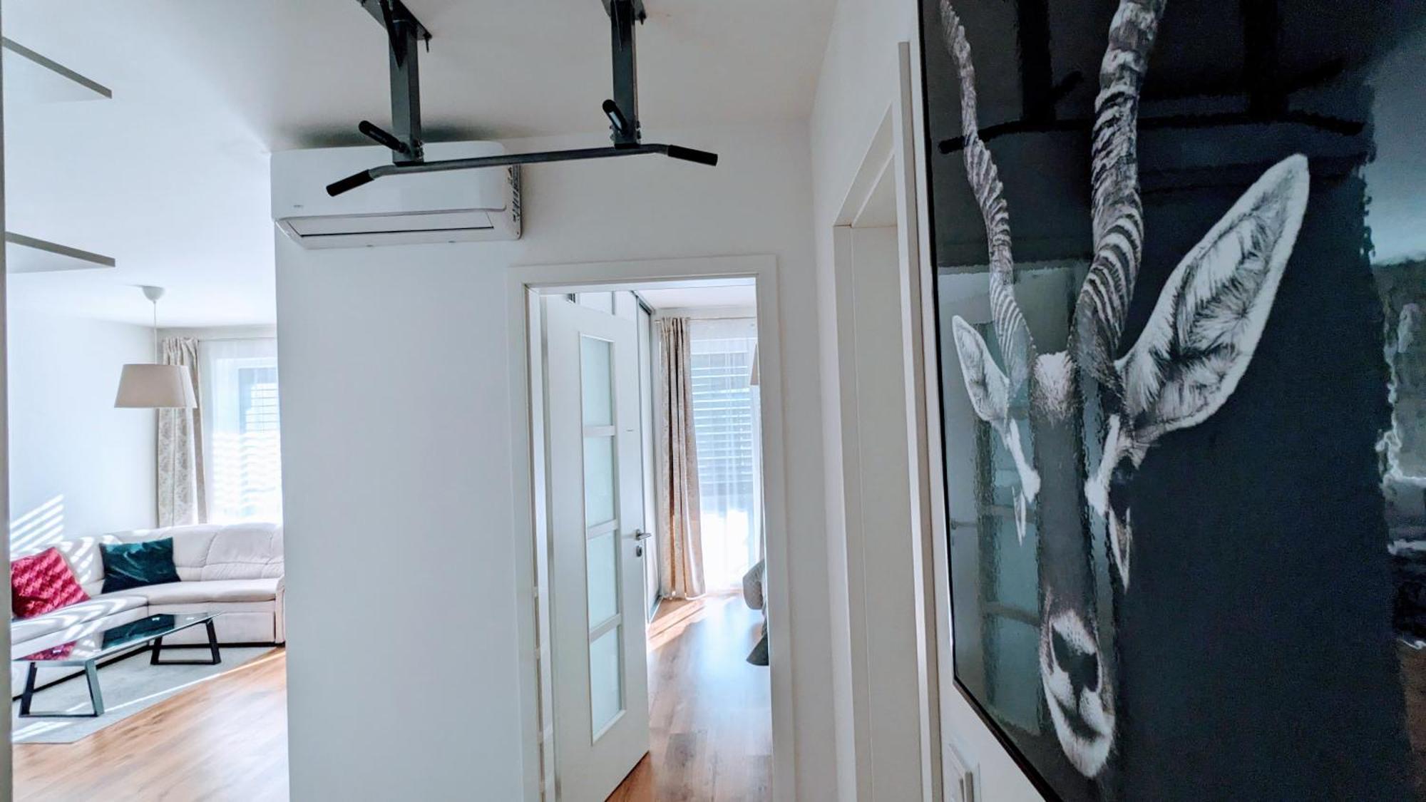 E1 Luxury Oldtown Apt - 2X Parking, Foodstore, Pcscreen, Netflix, Unlimited Music, Crib, Babychair, Fastwifi, Aircon Kosice Ngoại thất bức ảnh