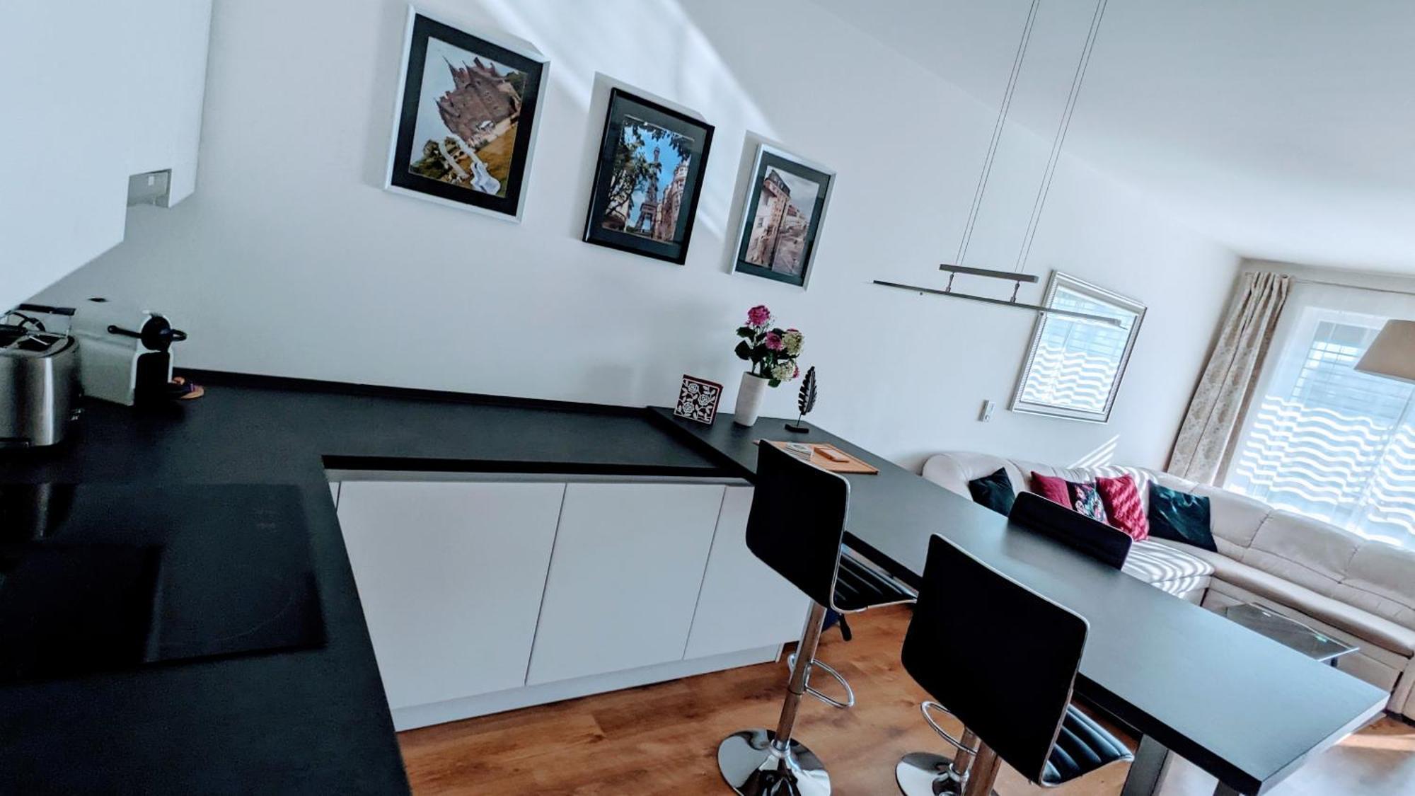 E1 Luxury Oldtown Apt - 2X Parking, Foodstore, Pcscreen, Netflix, Unlimited Music, Crib, Babychair, Fastwifi, Aircon Kosice Ngoại thất bức ảnh