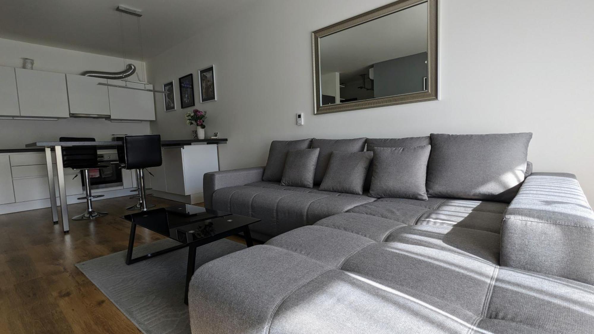 E1 Luxury Oldtown Apt - 2X Parking, Foodstore, Pcscreen, Netflix, Unlimited Music, Crib, Babychair, Fastwifi, Aircon Kosice Ngoại thất bức ảnh