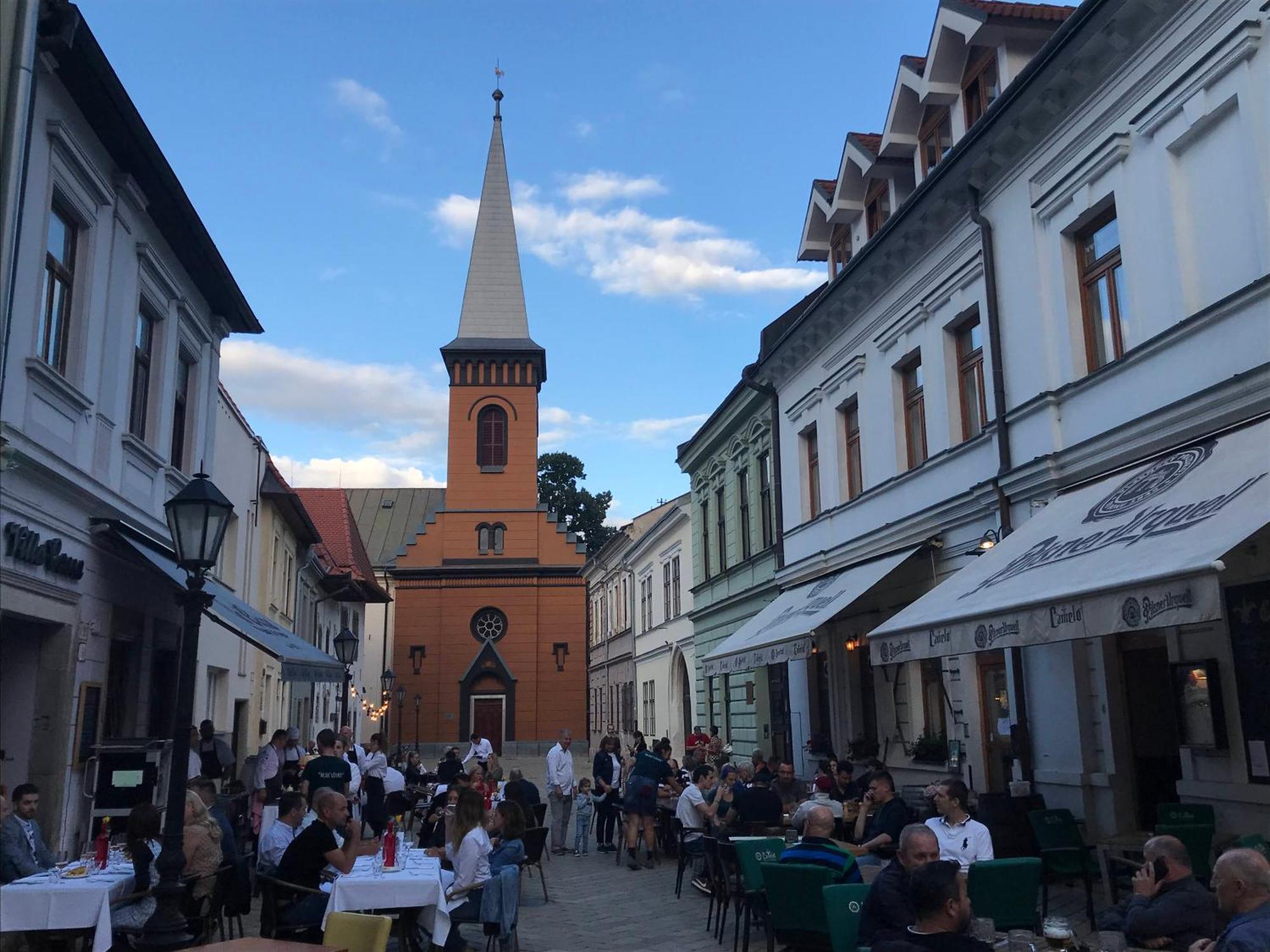 E1 Luxury Oldtown Apt - 2X Parking, Foodstore, Pcscreen, Netflix, Unlimited Music, Crib, Babychair, Fastwifi, Aircon Kosice Ngoại thất bức ảnh